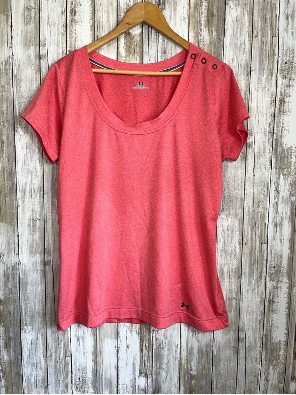 Under Armour HeatGear Pink Short Sleeve Top XL Athletic Tee Button Shoulder - Picture 1 of 5